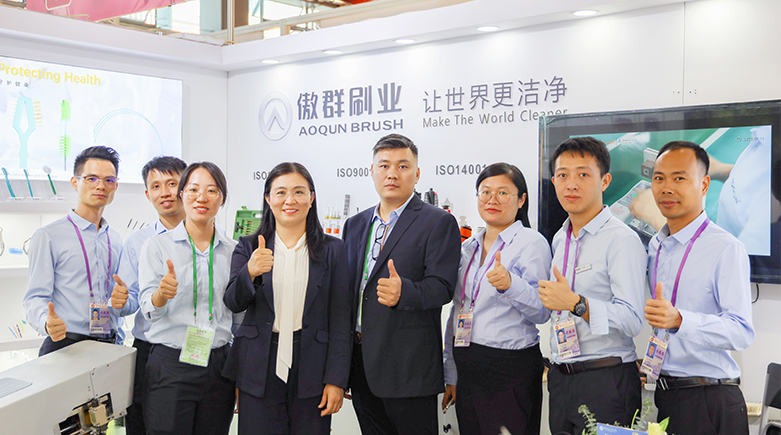 20年條刷行業經驗團隊，為您提供專業毛刷條定制方案